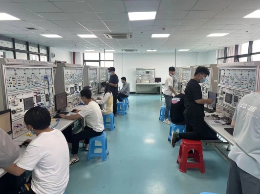 D:\电气工程系\各类比赛资料\技能运动会\25届师生技能运动会\机电一体化设备组装与调试\照片2 (1).jpg